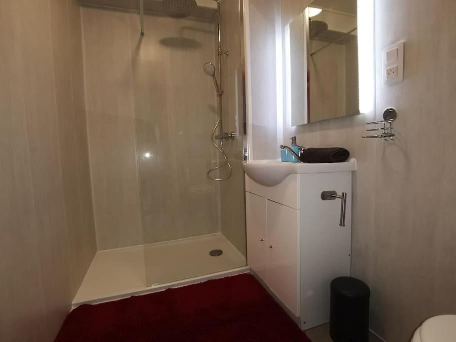 N1 F2 40M2 Avec Petit Jardin Lägenhet Hérouville-Saint-Clair Exteriör bild